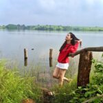 Pooja Chopra Instagram – I truly be-leaf nature is where I belong 🌾 
.
.
.
.
.
.
.
.
.
.
#takemeback #tbpic #needaholiday #naturestateofmind #mountains #forests #hills #clouds #majormissing #weekendmood #saturdaysitathome 😒