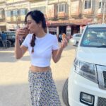 Pooja Chopra Instagram - Overjoyed to be back in the city of Nawabs, kababs & Aadabs.. Lucknow, you’ve always had so much to offer.. can never have enough of you🤍 My love for You is like an old school romance 🎶 #dayoffwork #madethemostofit #food #shopping #tea #parks #lucknowdiaries #jahaanchaaryaar नवाबों का शहर लखनऊ