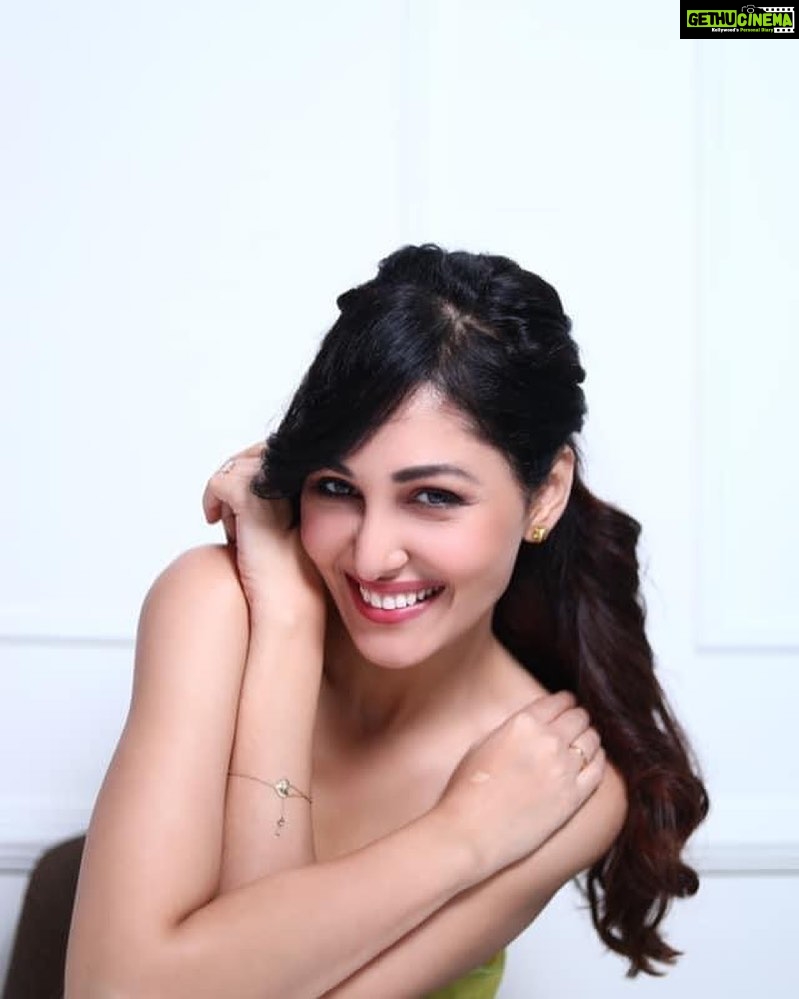 Pooja Chopra Instagram - Give a smile to someone passing by and make their morning glad, They might cross you in the evening when your heart is feeling sad. #sundaymorningthoughts #sundayservice #bekind #compassion #spreadsmiles #spreadhappiness #love #beyou #bebeautiful #photooftheday❣️