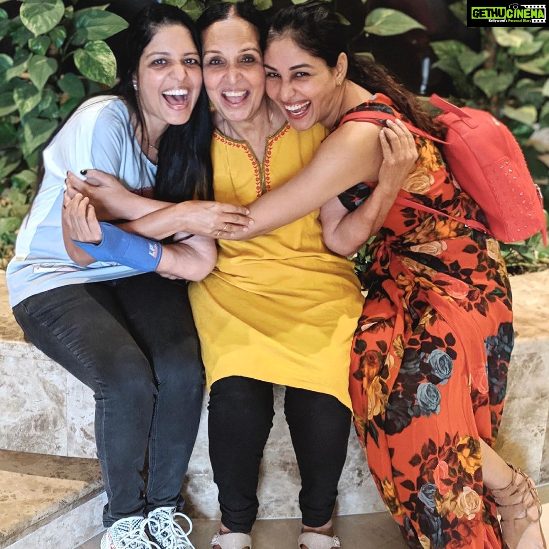 Pooja Chopra Instagram - To the one who stood against all odds n brought us up single handedly. Taught us the importance of hardwork n gave us the strength to believe in our dreams and go for it no matter what. To my mother @juzneera n to all u strong women out there I wish u more #women power on WOMENS DAY ๐ #InternationalWomensDay To the incredible women Iโm blessed to have in my life.. Happy womenโs day Noni n Didee ๐ #blessed #lucky #fortunate #mywomen #myworld #myhappiness #mystrength #happyinternationalwomensday ๐