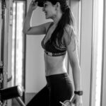 Pooja Chopra Instagram - Is there a word for someone who loves challenges n dives straight into it❔ #thatme #challengeaccepted #illshowyouhow #mycalvins #watchme #wednesdaymotivation #wednesdaywisdom #fitnessgoals #fitnessmotivation #wednesdayfeels #glowwithmeorwatchmeglow‼️