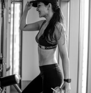 Pooja Chopra Instagram - Is there a word for someone who loves challenges n dives straight into it❔

#thatme #challengeaccepted
#illshowyouhow #mycalvins
#watchme #wednesdaymotivation #wednesdaywisdom #fitnessgoals #fitnessmotivation #wednesdayfeels #glowwithmeorwatchmeglow‼️