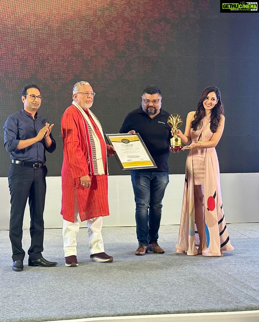 Pooja Chopra Instagram - In Lucknow to felicitate Inspiring Leaders of Uttar Pradesh, in my fav @babitamalkani ‘s creation 🌸 #prettyinpink #lucknow #etawards #economictimes #inspiringleaders #latepost