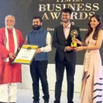 Pooja Chopra Instagram - In Lucknow to felicitate Inspiring Leaders of Uttar Pradesh, in my fav @babitamalkani ‘s creation 🌸 #prettyinpink #lucknow #etawards #economictimes #inspiringleaders #latepost