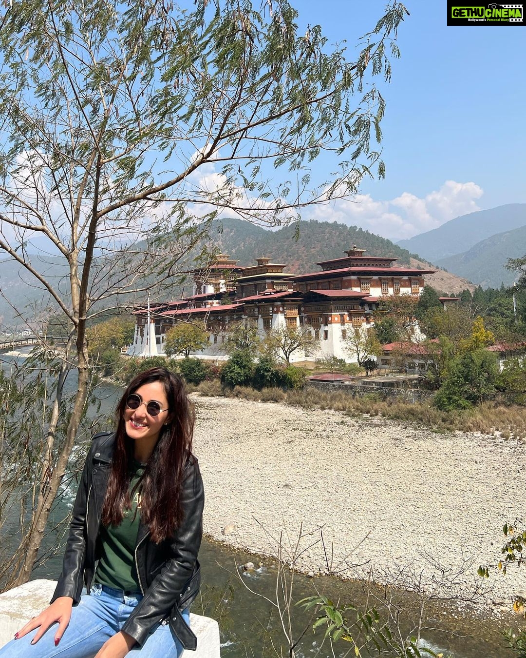 Pooja Chopra Instagram - This is us.. #mysunshinefamily_ 🌻 Bhutan འབྲུག་རྒྱལ་ཁབ་