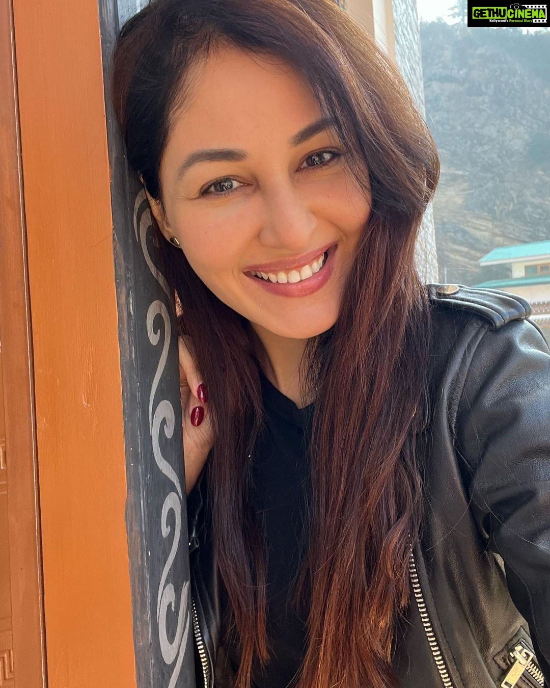 Pooja Chopra Instagram - This is us.. #mysunshinefamily_ 🌻 Bhutan འབྲུག་རྒྱལ་ཁབ་