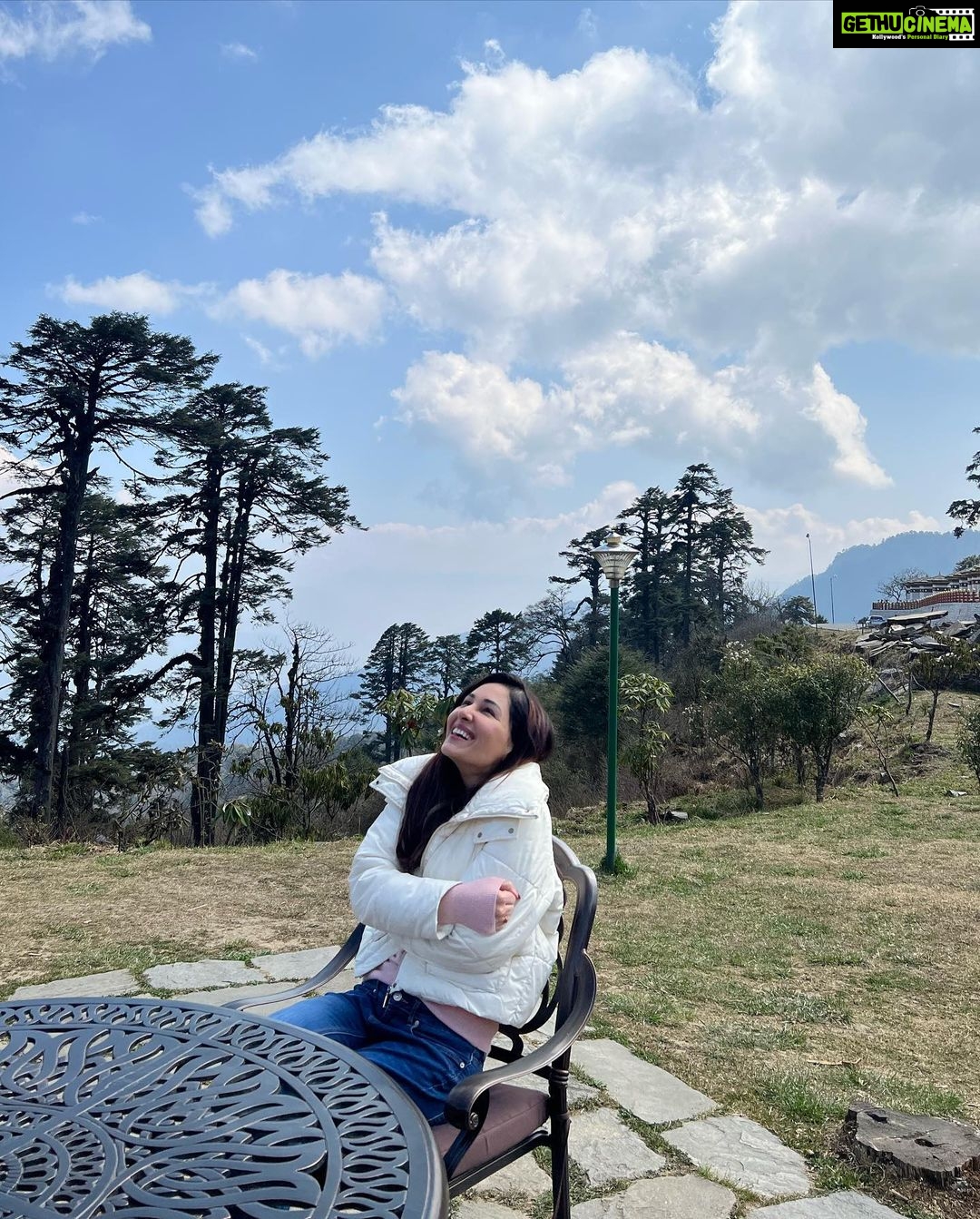 Pooja Chopra Instagram - This is us.. #mysunshinefamily_ 🌻 Bhutan འབྲུག་རྒྱལ་ཁབ་