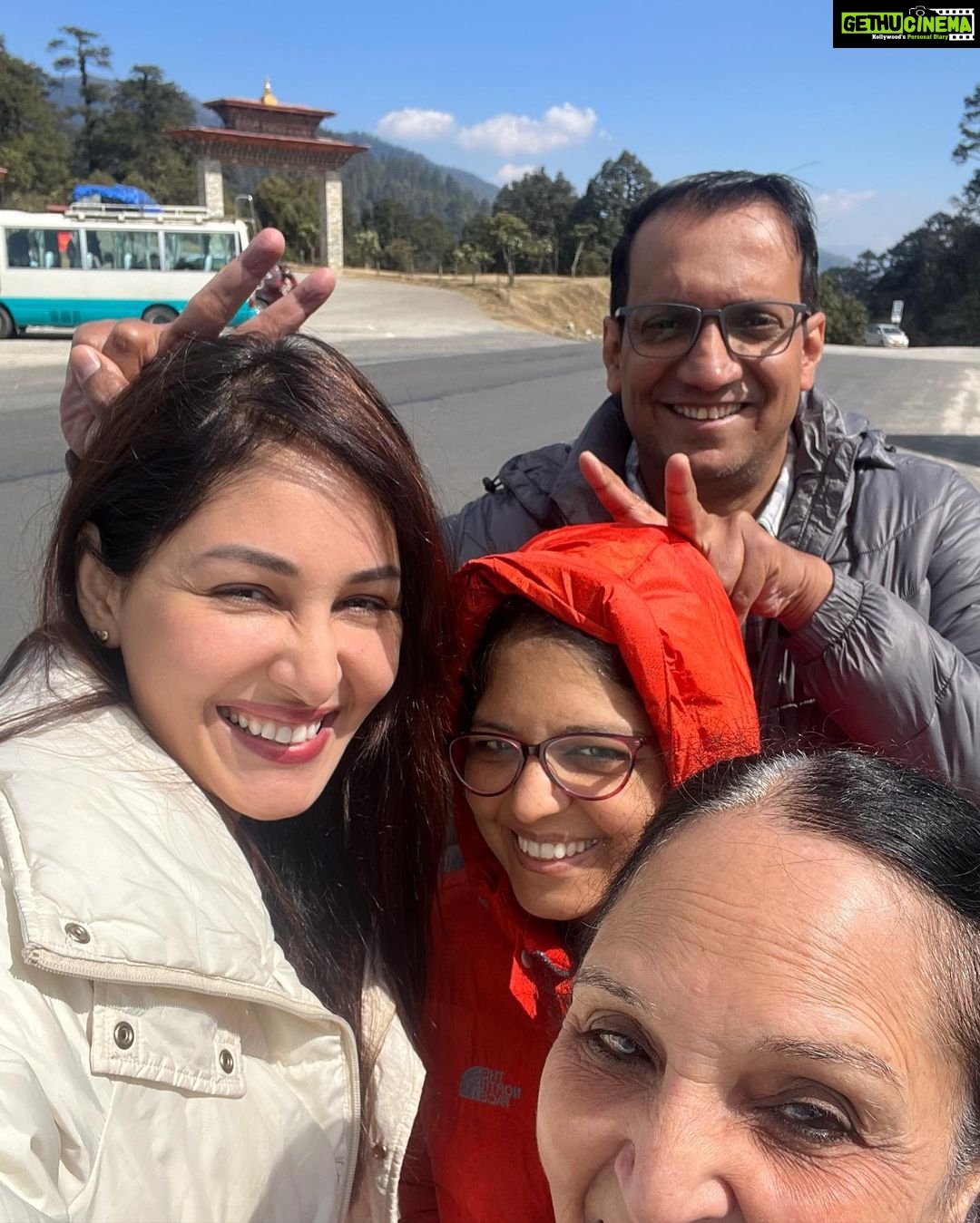 Pooja Chopra Instagram - This is us.. #mysunshinefamily_ 🌻 Bhutan འབྲུག་རྒྱལ་ཁབ་