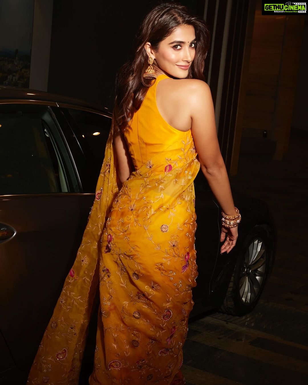 Pooja Hegde Instagram - Sundays are for sunshine ☀️🙃 #aboutlastnight