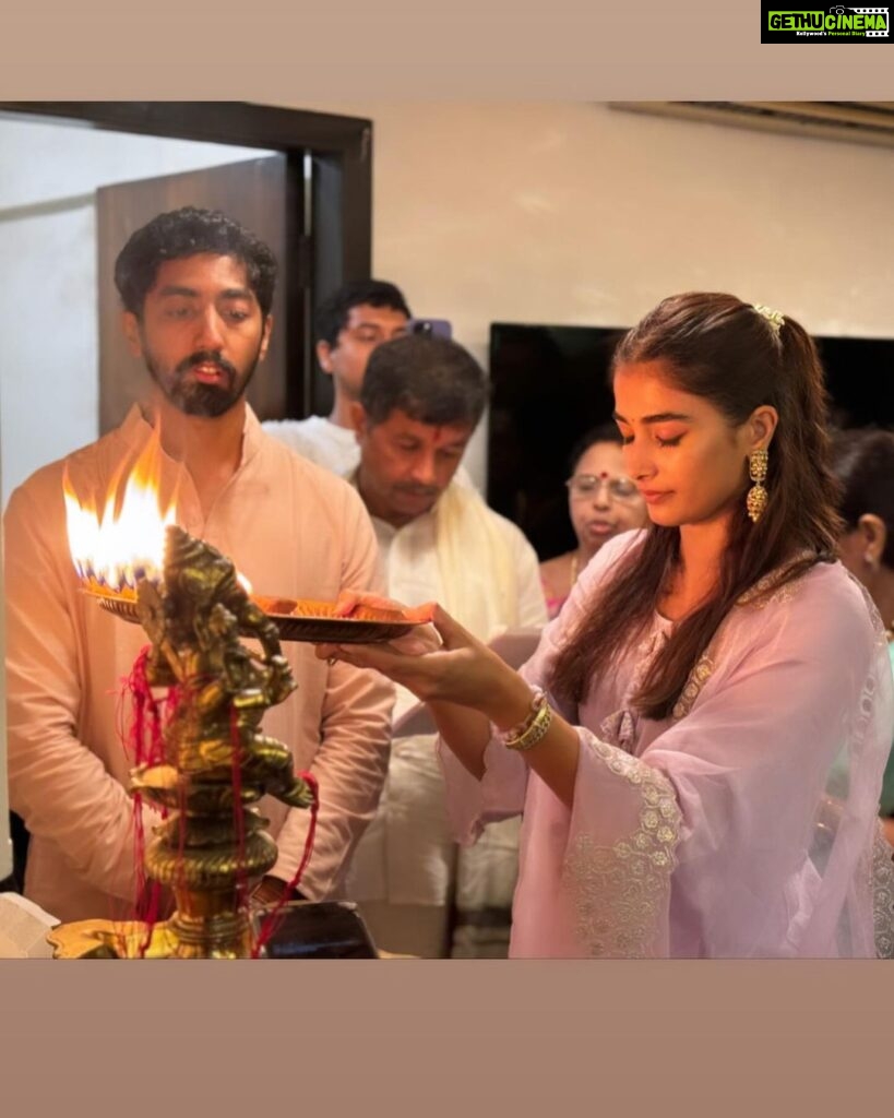 Pooja Hegde Instagram - Our yearly Ashtami puja 🙏🏻 Wishing Love, Strength, Peace and Happiness to all ❤️