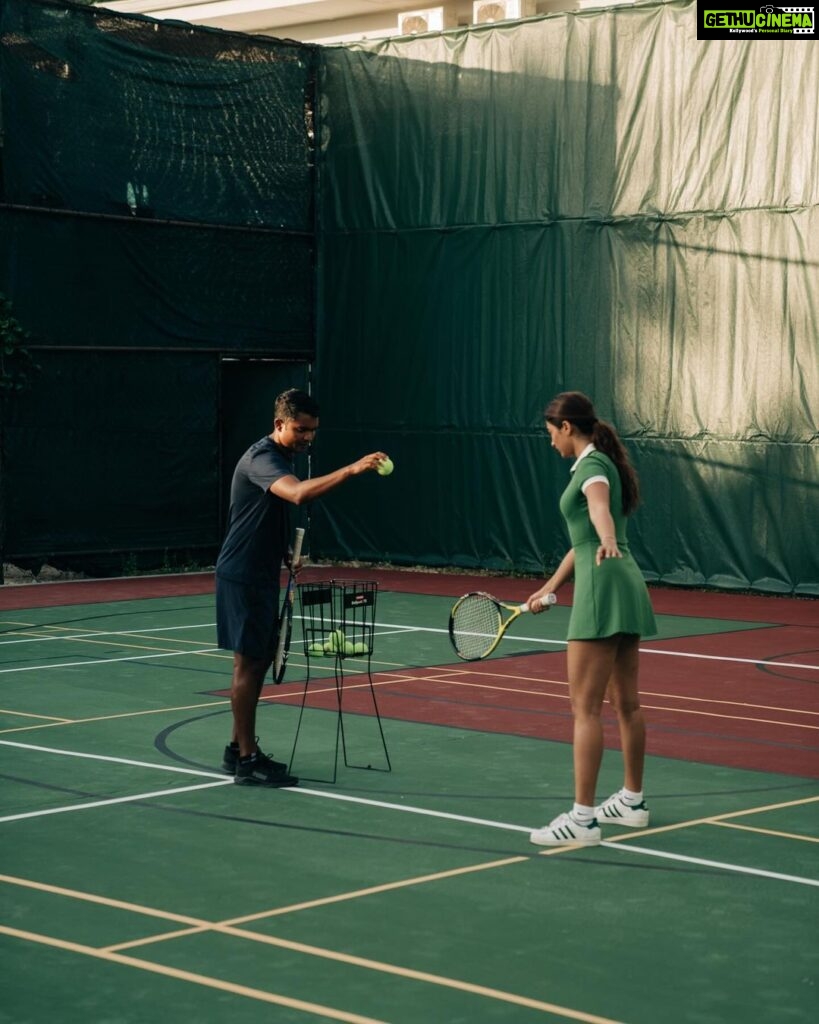 Pooja Hegde Instagram - This one’s for Federer 🎾❤ #tennis #epicday . . . @hiltonmaldives @coastalinofficial #HiltonMaldives #AmingiriStory