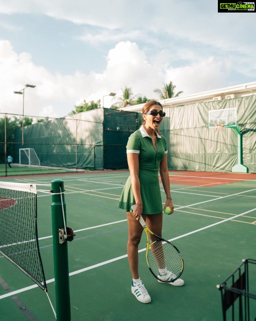 Pooja Hegde Instagram - This one’s for Federer 🎾❤️ #tennis #epicday . . . @hiltonmaldives @coastalinofficial #HiltonMaldives #AmingiriStory