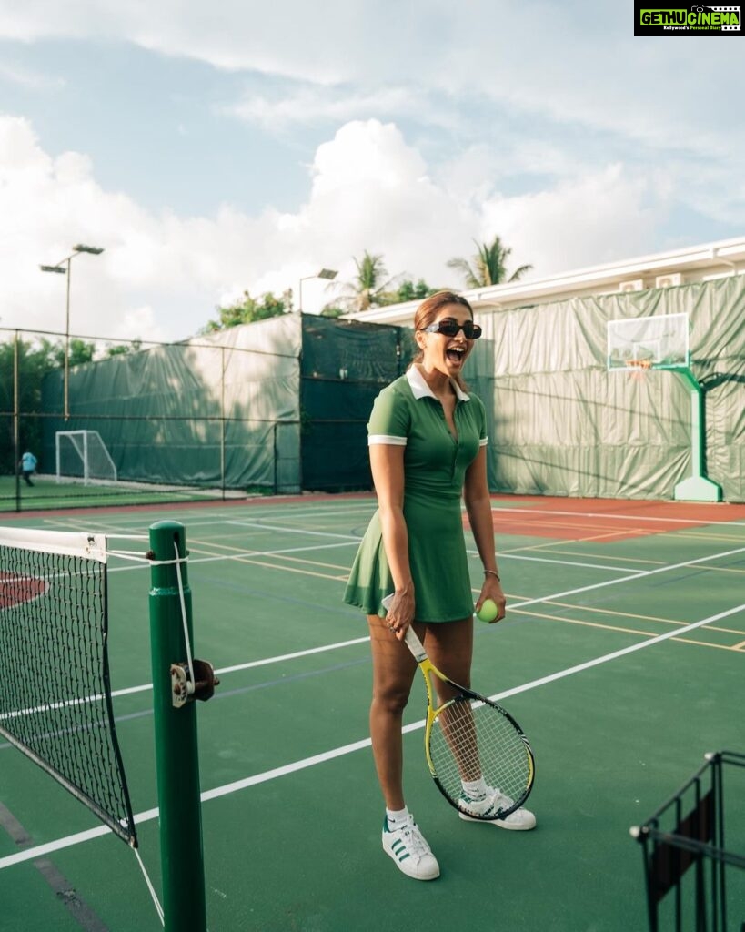 Pooja Hegde Instagram - This one’s for Federer 🎾❤ #tennis #epicday . . . @hiltonmaldives @coastalinofficial #HiltonMaldives #AmingiriStory