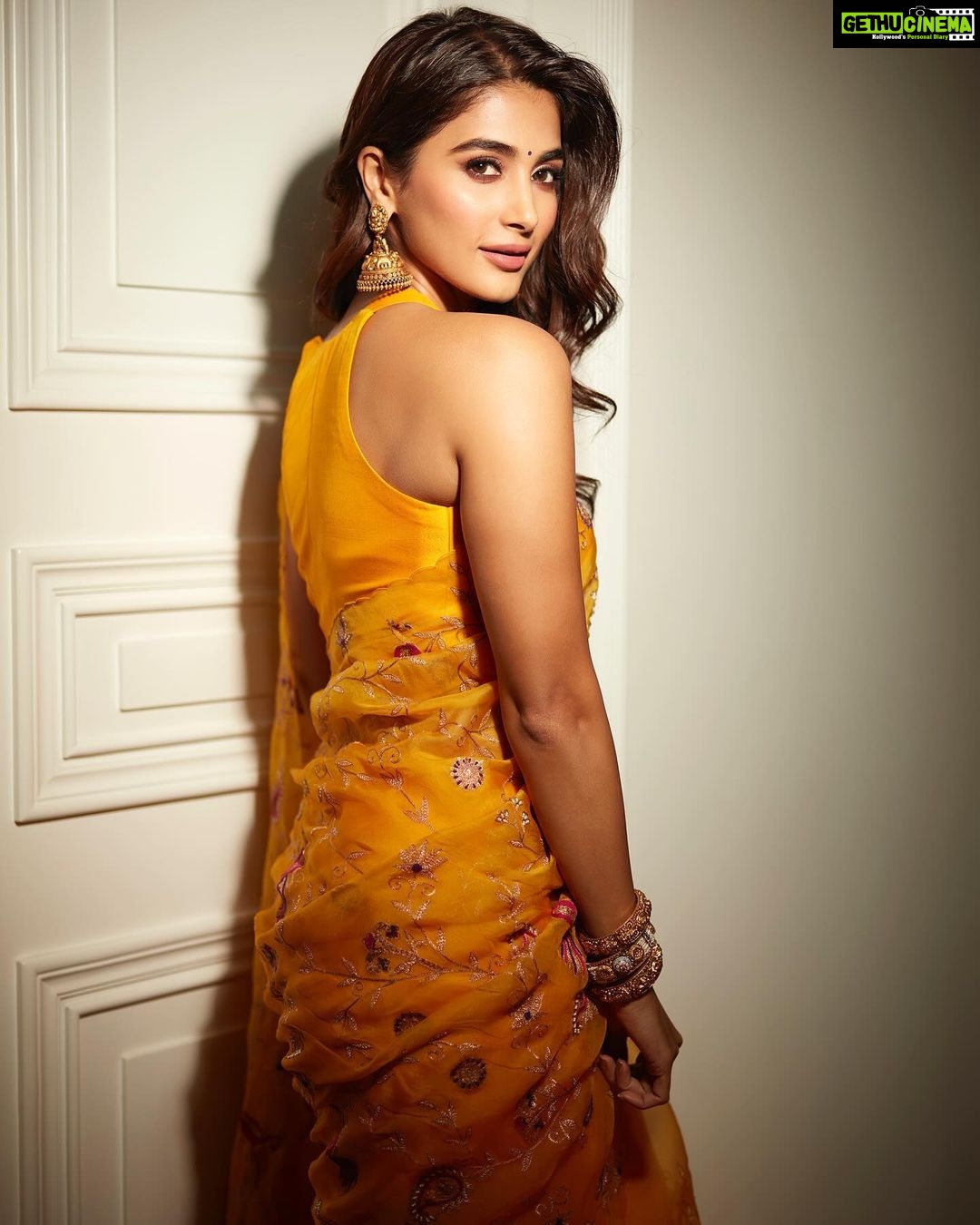 Pooja Hegde Instagram - Sundays are for sunshine ☀️🙃 #aboutlastnight