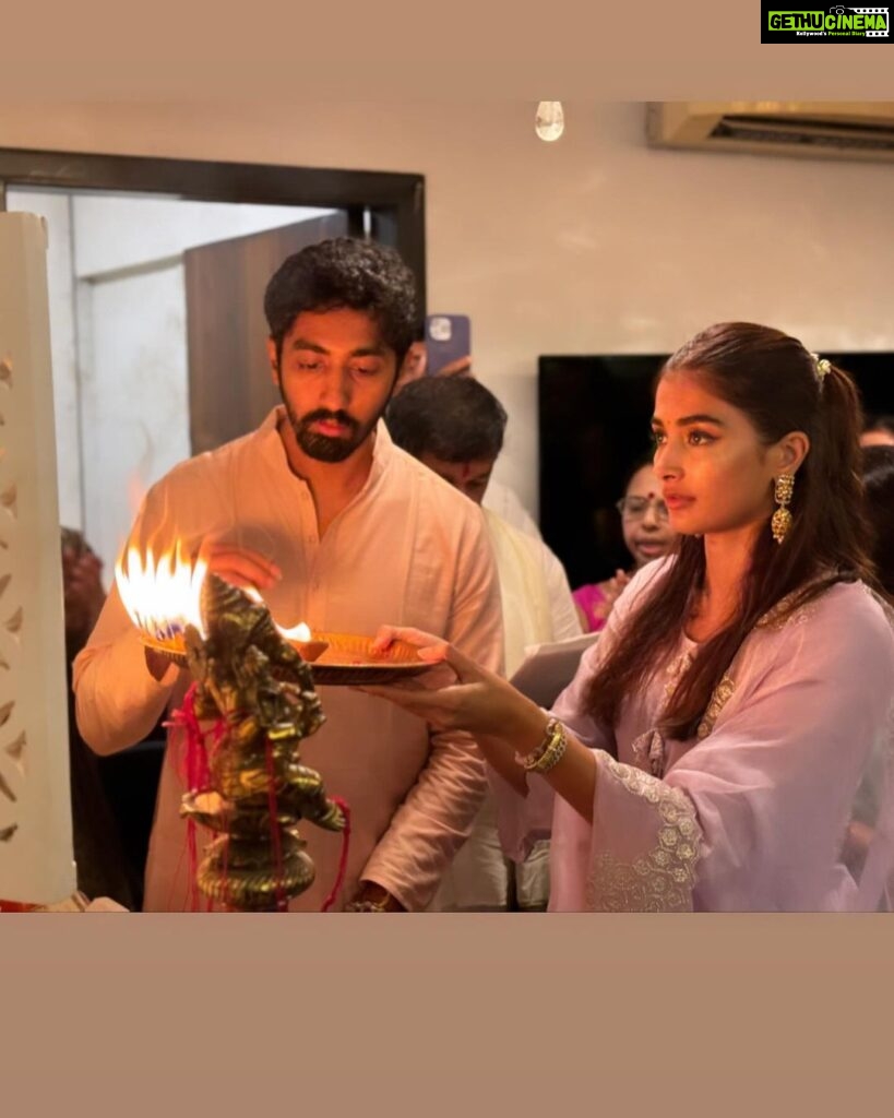 Pooja Hegde Instagram - Our yearly Ashtami puja 🙏🏻 Wishing Love, Strength, Peace and Happiness to all ❤