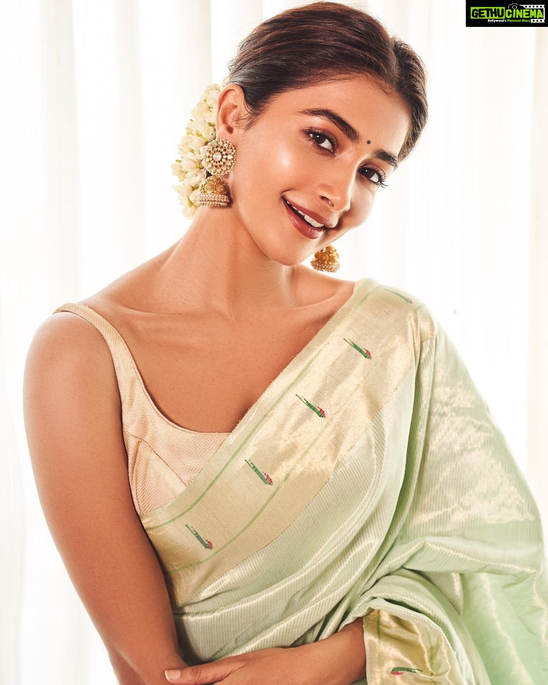 Pooja Hegde Instagram - Happy Ganesh Chaturthi ❤️🐘 Only love and happiness always 🙏🏻🧿
