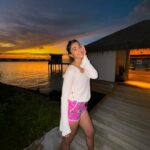 Pooja Hegde Instagram - Chasing sunsets 🫶🏼🥰 . . . @hiltonmaldives @coastalinofficial #HiltonMaldives #AmingiriStory Hilton Maldives Amingiri Resort & Spa