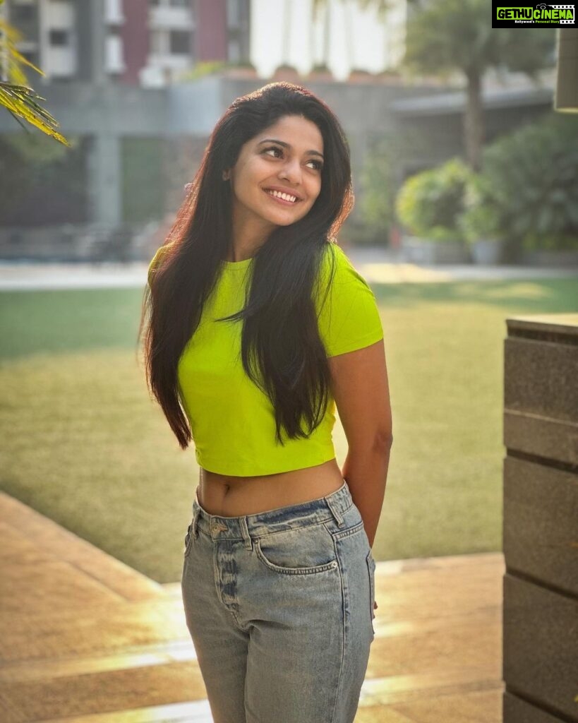 Pooja Sawant Instagram - Me in my happy zone as a morning person 🤭♥️😅 Good morning world 🌸