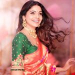 Pooja Sawant Instagram - 🌸🌸🌸 Location @kalasystudios Photography @niraj_sarda Video @thefilmerab Makeup and Hair @sheetalpalsande Saree @saudamini_g Blouse @nishfash_design_studio Decor @decorbyketan