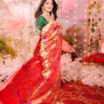 Pooja Sawant Instagram - Setting up my mood for festivals 🌸💕 thank you @saudamini_handloom for this beautiful paithani ♥️ Location @kalasystudios Photography @niraj_sarda Video @thefilmerab Makeup and Hair @sheetalpalsande Blouse @nishfash_design_studio Decor @decorbyketan