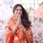 Pooja Sawant Instagram - गणनायकाय गणदेवताय गणाध्यक्षाय धिमही🌺 गुणशरीराय गुणमण्डिताय गुणेशानाय धिमही 🌸 Saree by @saudamini_handloom Blouse @nishfash_design_studio Location @kalasystudios Decor @decorbyketan Makeup and hair @sheetalpalsande Videography @niraj_sarda edit @thefilmerab