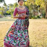 Pooja Sawant Instagram - Late post .. but my mind and heart is still playing garba / dandiya 💕 Outfit by @kalamandir_thane Styled by @styledbyshakti