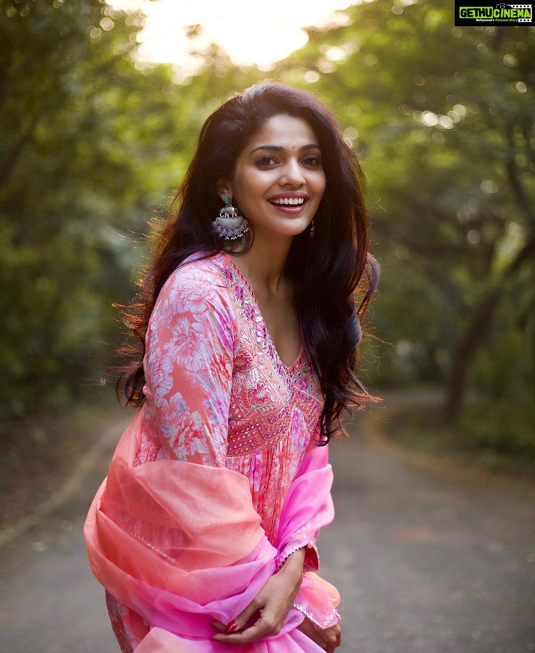 Pooja Sawant Instagram - In love with festival vibes 🌸💕 Outfit by @naari_collections Pictures by @potraits_by_nk_photography