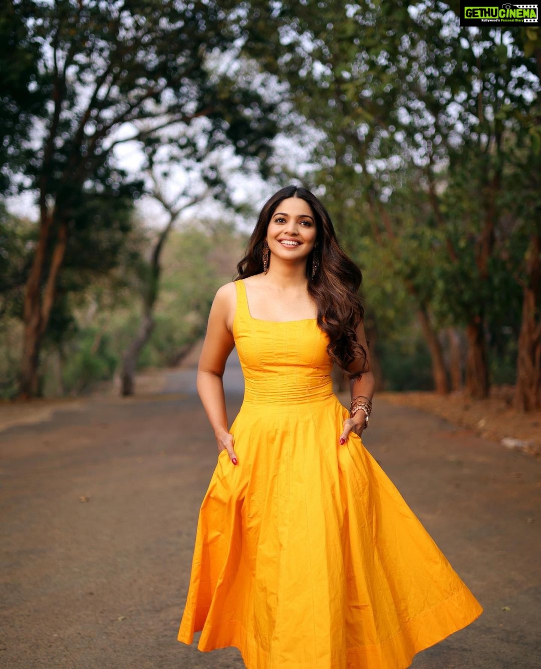 Pooja Sawant Instagram - On this world smile day .. sharing smiles which never made it to the gram 📸 Don’t forget to smile today and forever 🧿♥️