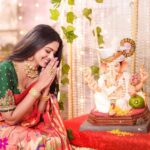 Pooja Sawant Instagram - बाप्पा येतोय ♥️😘 Location @kalasystudios Photography @niraj_sarda Video @thefilmerab Makeup and Hair @sheetalpalsande Saree @saudamini_g Blouse @nishfash_design_studio Decor @decorbyketan