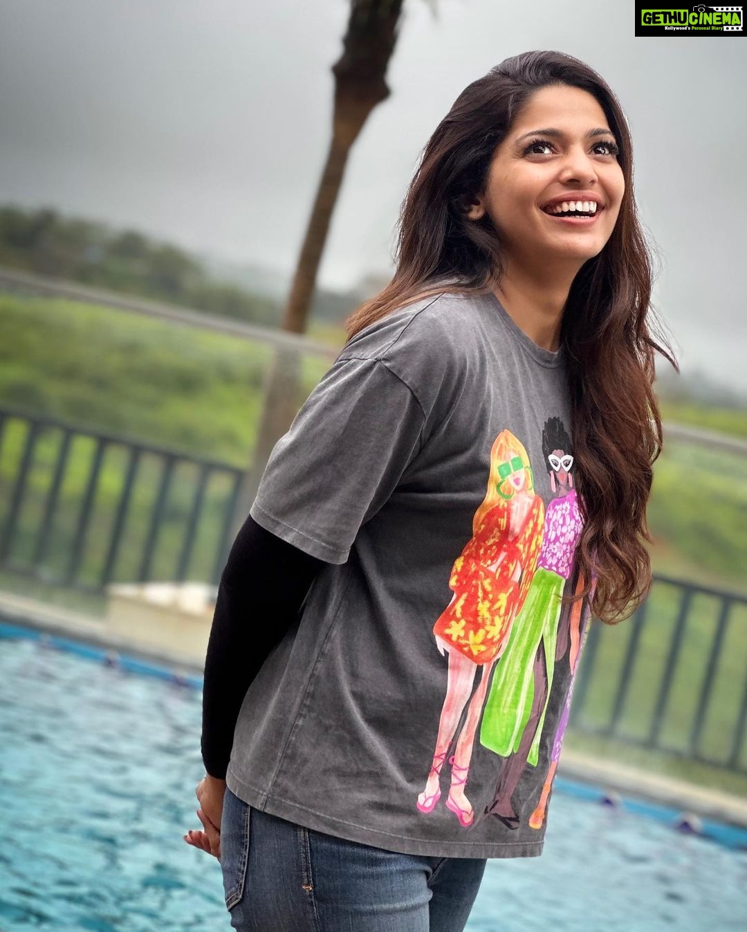 Pooja Sawant Instagram - Just a beautiful day in paradise ❤️🧿