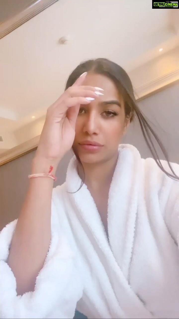 Poonam Pandey Instagram - A day in Dubaayy ✨ . . #dubai #dubailife #pplovers #poonampandeyfan #pplovers #dubai🇦🇪 #fun #luxury