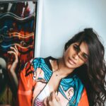 Poonam Pandey Instagram - Caption this for me 💋 . . .. . . @studiodenz #poonampandey #colorful #photos #paintings #fun #pplovers #poonampandeyfans