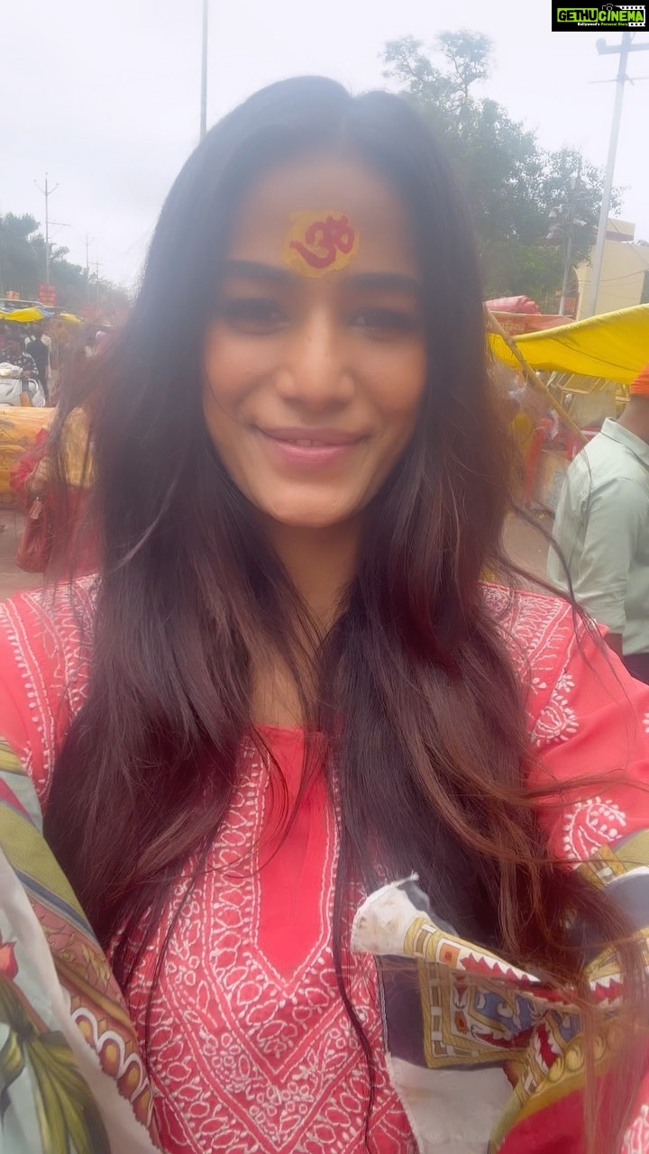 Poonam Pandey Instagram - The anger he is, Love he is, destructor he is, and creator he is…I was blessed to have a Darshan of Mahakaal this Monday in our holy month Shraavan. I was blessed to visit this holy place & got a Darshan of Bhasma Aarti …Thank you Shiva for calling me & my family. Protect us from all the evil eyes 🧿🪬 Jai Mahakaal Om Namah Shivay ..🙏 . . . #shiv #mahadev #mahakaal #om #family #darshan #shraavan #bhasmaaarti #love #shiva