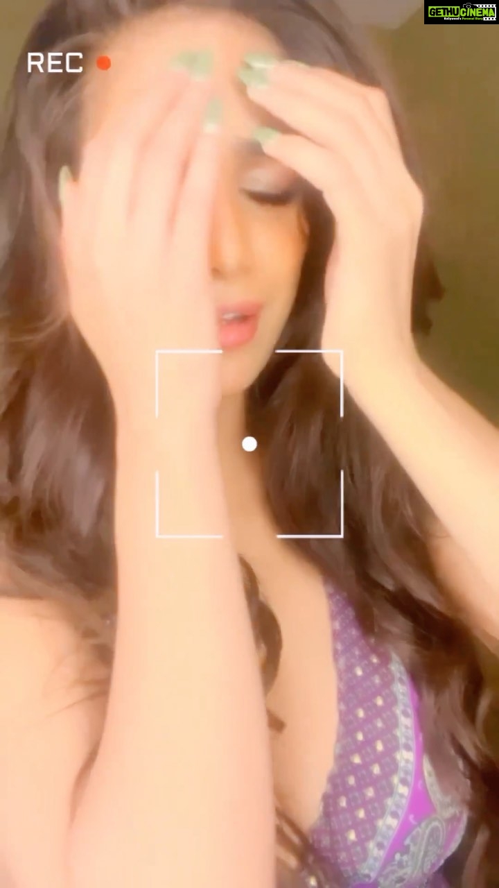 Poonam Pandey Instagram - Soulmates aren’t just lovers. . . #poonampandey #poonampandeyreal #poonampandeyvideos #reelsinstagram #reels #favourite #song #love #poonampandeyfans #old # retro #songs