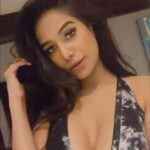 Poonam Pandey Instagram – Just reached back to my hotel room & thought to make this lol 😂
.
#dubai #dubai🇦🇪 
#metime #love #pplovers #poonampandeylovers 
#funny #reel #ppfans Dubai –  دبى