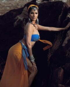 Poonam Pandey Instagram - She is a mess. But she is a masterpiece. . . . shot by: @faizialiphotography Styled by: @styledby_kotsav Hair: @sunny_makeup_artist Makeup: @sunny_makeup_artist