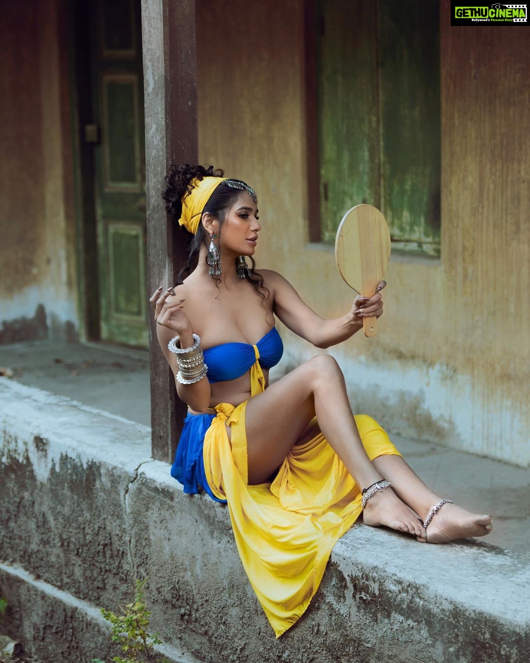 Poonam Pandey Instagram - Always remember that you are absolutely unique. Just like everyone else :- Margaret Mead . . .Thank you ❤️ @shot by :- @faizialiphotography Styled by :- @styledby_kotsav Hair/makeup by :- @sunny_makeup_artist