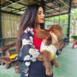 Poonam Pandey Instagram - While I was travelling, I went to see this beautiful girl Sandra ..one of the cutest soul I’ve seen in Thailand 🇹🇭 . . . #memories #poonampandey #thailand #beautiful #poonampandeyphotos #love #travelphotography #travel #fun #instagood #instagram #instadaily Changthai Thappraya Safari : ช้างไทยทัพพระยา ซาฟารี แอนด์ แอดเวนเจอร์ปาร์ค