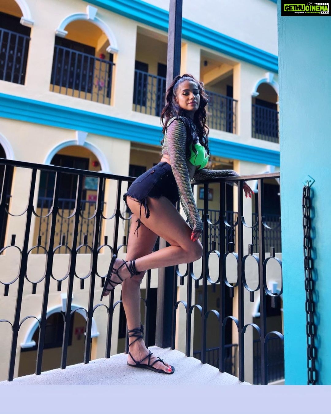 Poonam Pandey Instagram - My love for neon is quite obvious isn’t it ;) . . . #poonampandey #poonampandeyreal #neon #love #photoshoot #colours #me #instagram #photos #photooftheday