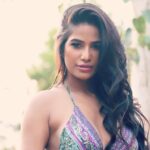 Poonam Pandey Instagram - You will never grow if you have to mourn every leaf that falls. . . #poonampandey #poonampandeyreal #quotes #quoteoftheday #beautiful #picture #nature #love #poonampandeyfans #poonampandeyfan❤️💋🔥🔥 #ppfans
