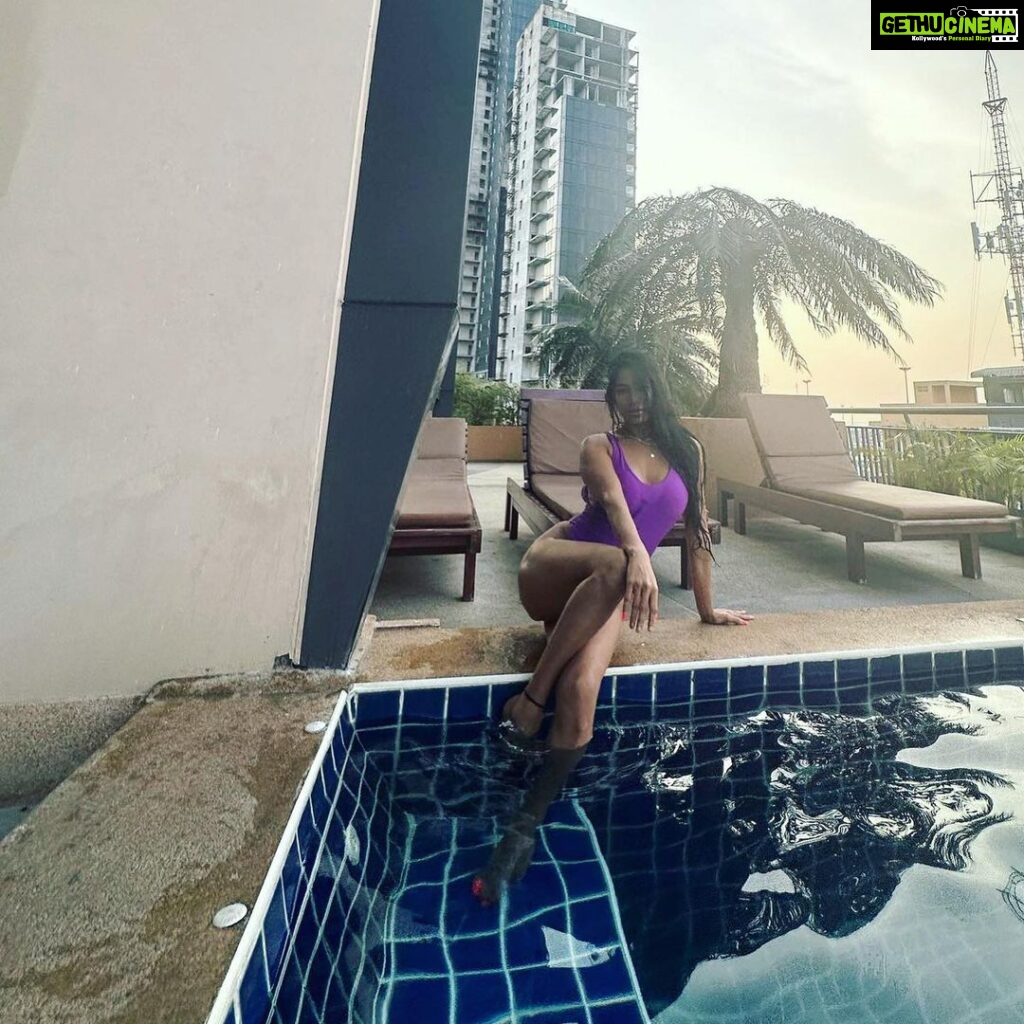 Poonam Pandey Instagram - Do more of whatever makes you happy :-) . . #sunday #pool #sundaytimes #funday #bikini #life #lifestyle #poonampandey #poonampandeyreal #poonampandeyfans #ppfans #love