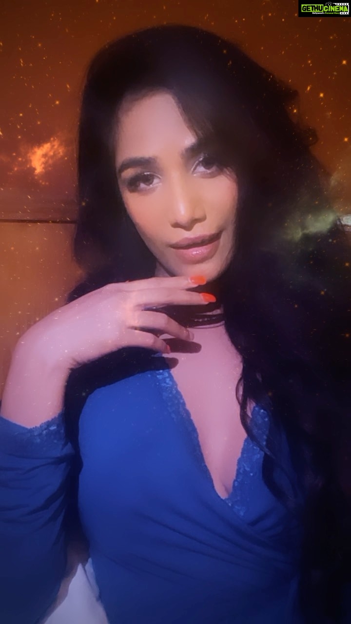 Poonam Pandey Instagram - Hello there ;) . . . #poonampandey #poonampandeyvideos #poonampandeyhot #poonampandeyfans #retro #oldsongs #masti #love