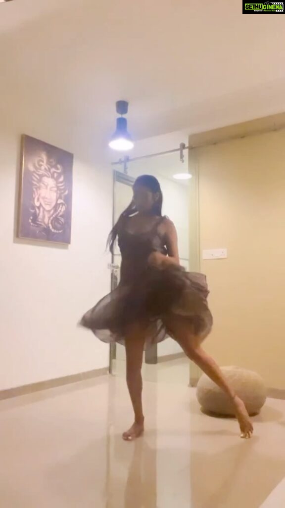 Poonam Pandey Instagram - After a long gap I’m dancing. Might delete this later. . . . #poonampandey #dance #homealone #metime #dancing