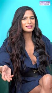 Poonam Pandey Instagram - Elvish ka systum bada accha hai says Poonam pandey❤️ saath hi manisharani hai unki favourite.. For more such content follow: @bollywoodchronicle #poonampandey #elvish #systum #manisharani #trending #bollywood #candid #conversation #chronicle