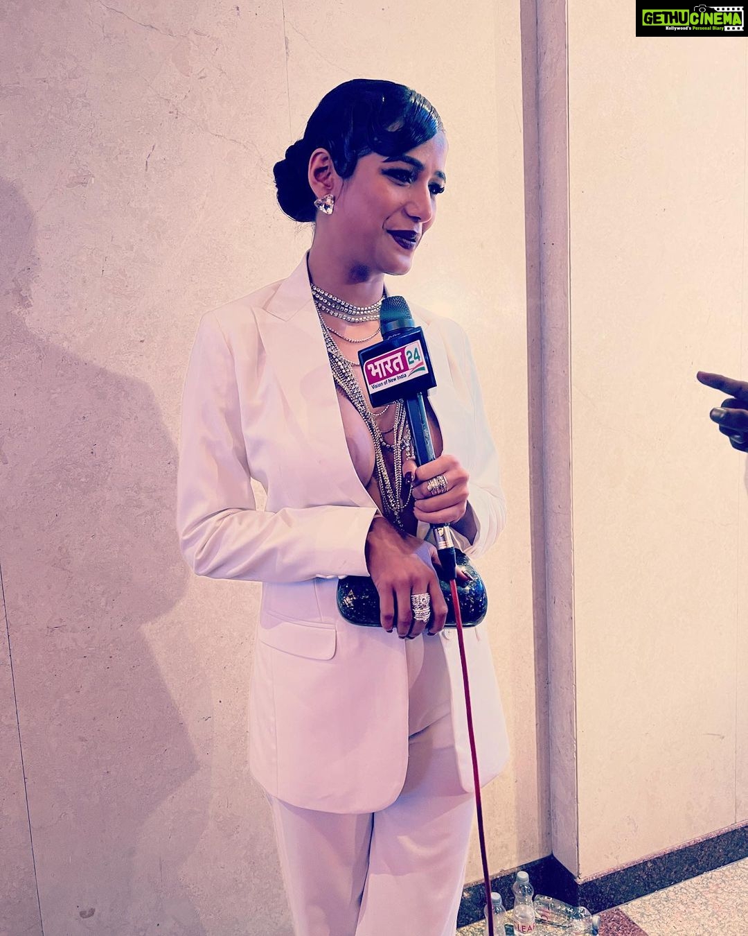 Poonam Pandey Instagram - Another beautiful night. . . . #tellychakkar #awards #awardnight #fun #night #retrolook #hot