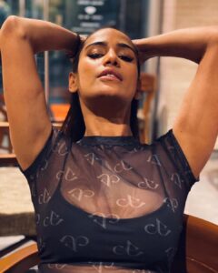 Poonam Pandey Instagram - Make ya soul smile. 
.
.
.
#poonampandey #pictures #picoftheday #candid #photos #coffee