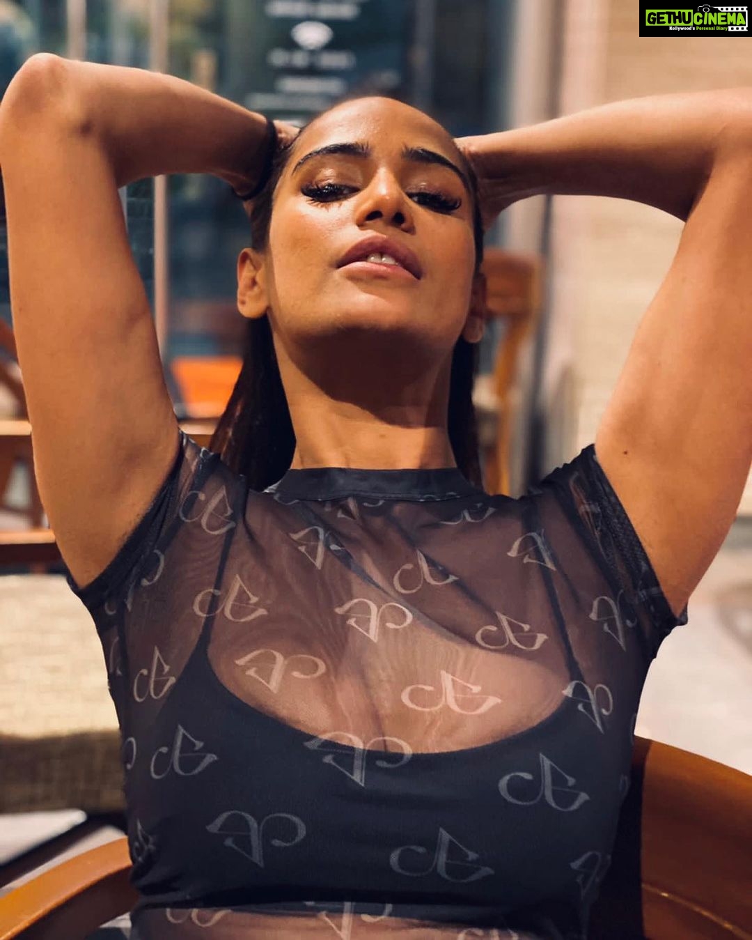 Poonam Pandey - 78.5K Likes - Make ya soul smile.
.
.
.
#poonampandey #pictures #picoftheday #candid #photos #coffee