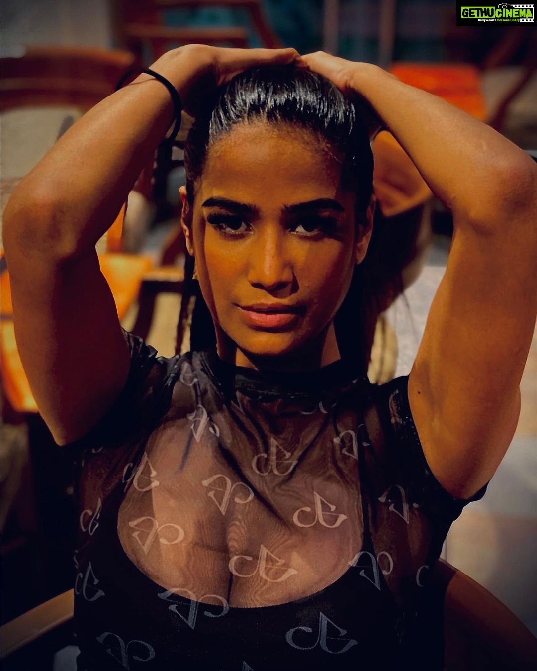 Poonam Pandey - 78.5K Likes - Make ya soul smile.
.
.
.
#poonampandey #pictures #picoftheday #candid #photos #coffee