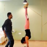 Poonam Pandey Instagram - Today was my first session for handstand, I’m glad I could hold it for few seconds ❤️ @the_sameer_fitness thank you for making this happen!