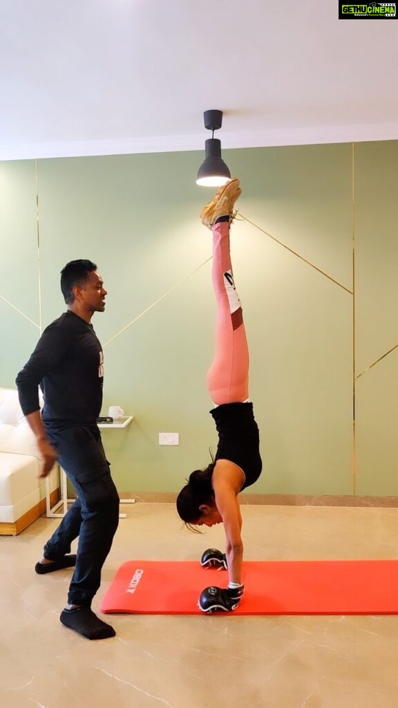 Poonam Pandey Instagram - Today was my first session for handstand, I’m glad I could hold it for few seconds ❤️ @the_sameer_fitness thank you for making this happen!